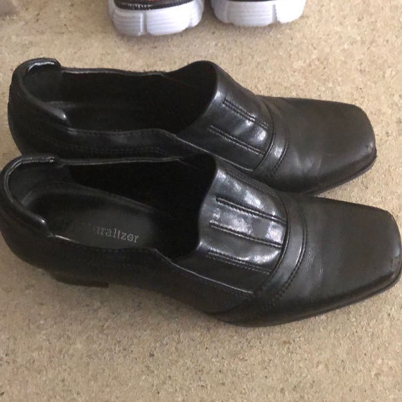 Naturalizer Heels - Picture 2 of 4